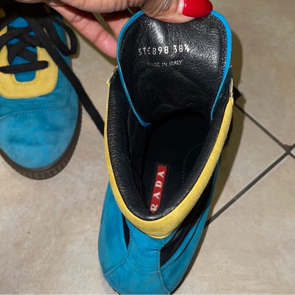 Womens Authentic/Vintage Prada Trainer - Picture 4 of 10